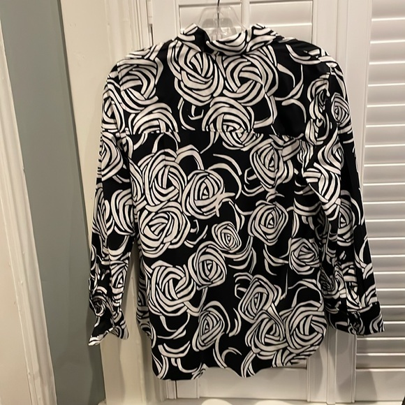 Chico’s top NWT - Picture 4 of 5